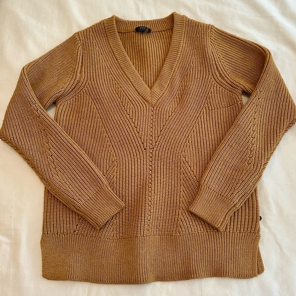 Yest Sweaters - Yest, size 6, camel v-neck sweater